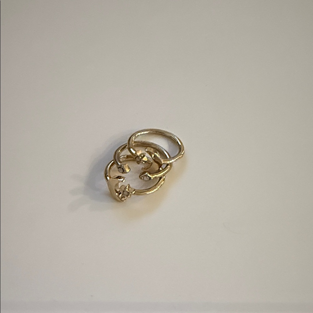 Elegant Gold Intertwined Ring